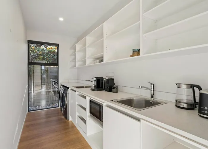 Holiday home Sapphire Spring Retreat | Swimming Pool, Outdoor Fireplace! *