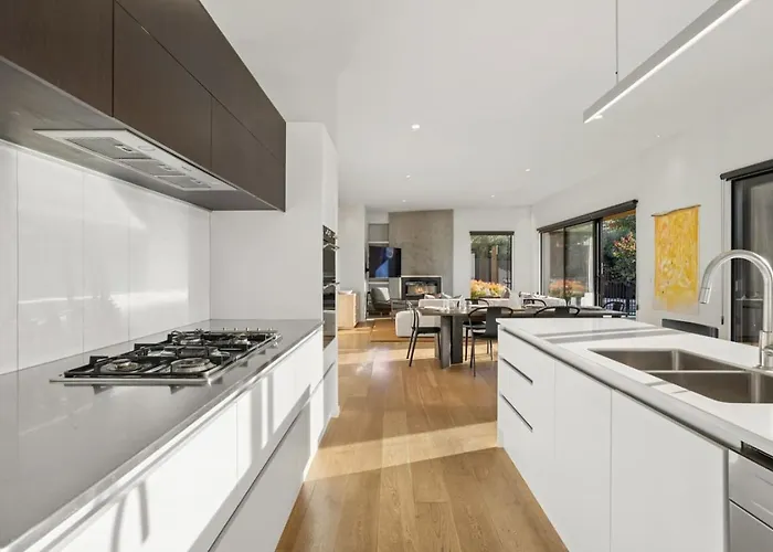 Holiday home Sapphire Spring Retreat | Swimming Pool, Outdoor Fireplace!