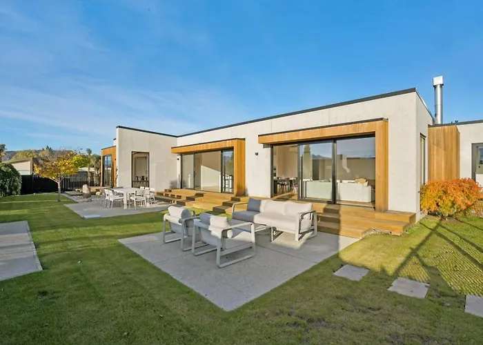 Sapphire Spring Retreat | Swimming Pool, Outdoor Fireplace! Holiday home *