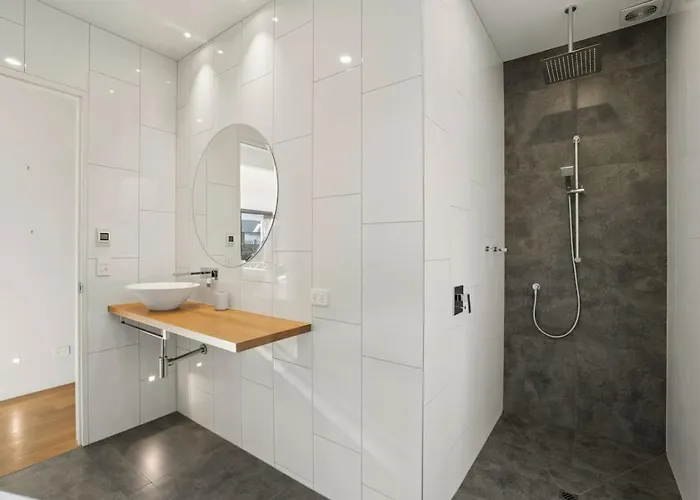 Holiday home Sapphire Spring Retreat | Swimming Pool, Outdoor Fireplace! *